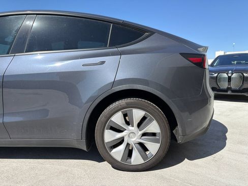 Used 2023 Tesla Model Y Long Range AWD/4WD image 5