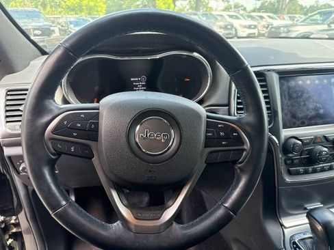 Used 2018 Jeep Grand Cherokee Laredo AWD/4WD image 12
