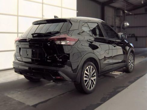 Used 2023 Nissan Kicks SV FWD image 3
