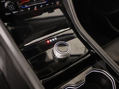 Used 2023 Jeep Grand Cherokee L Limited w/ Luxury Tech Group II RWD image 9