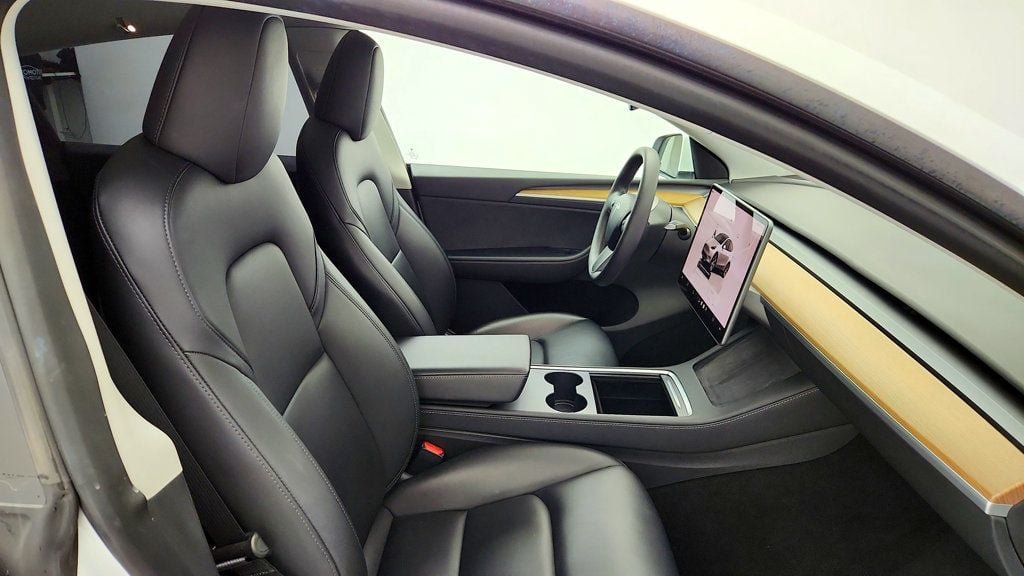 Used 2023 Tesla Model Y Long Range AWD/4WD image 30