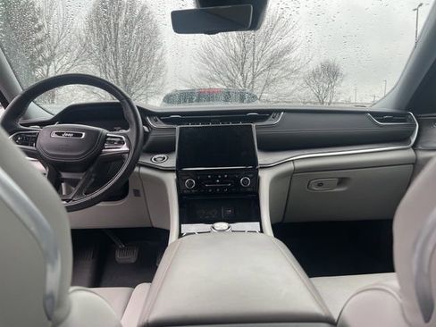 Used 2022 Jeep Grand Cherokee L Overland w/ Advanced Protech Group III image 10