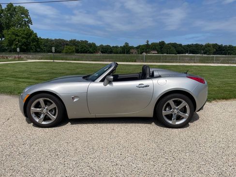 Used 2007 Pontiac Solstice GXP w/ Premium Package RWD image 40