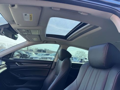 Used 2018 Honda Accord Touring image 6