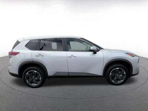 Used 2025 Nissan Rogue SV FWD image 16
