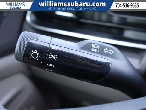 Used 2025 Kia Carnival EX FWD image 23