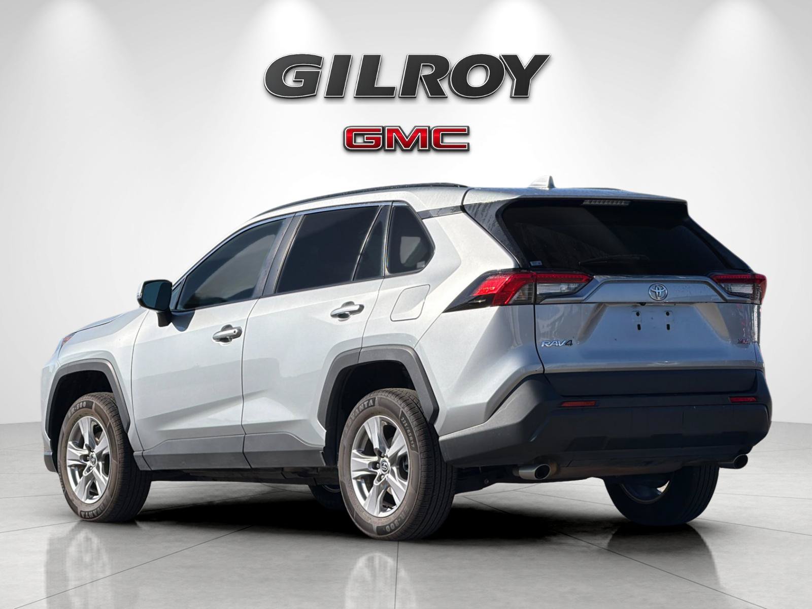 Used 2025 Toyota RAV4 XLE FWD image 5