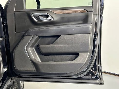 Used 2021 Chevrolet Suburban LS w/ Driver Alert Package RWD image 9