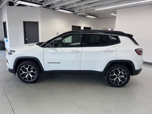 Used 2025 Jeep Compass Limited image 6