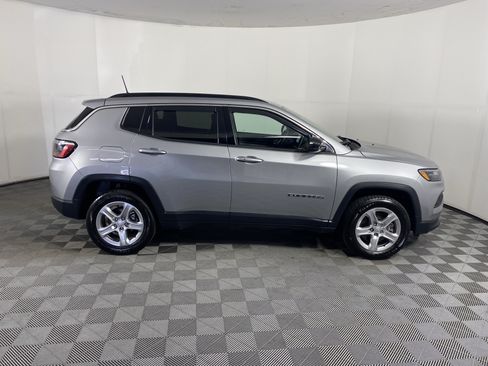 Used 2023 Jeep Compass Latitude w/ Convenience Group AWD/4WD image 6