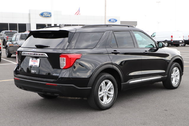 Used 2023 Ford Explorer XLT AWD/4WD image 4