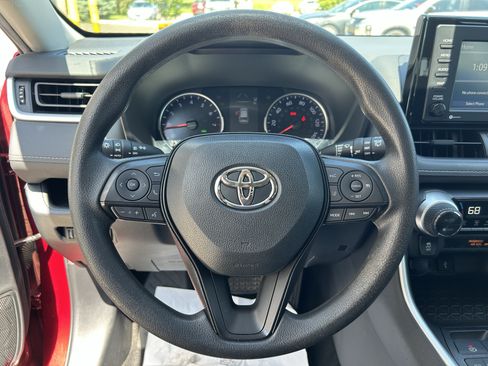 Used 2020 Toyota RAV4 XLE FWD image 22