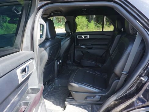 Used 2020 Ford Explorer XLT w/ Equipment Group 202A RWD image 13