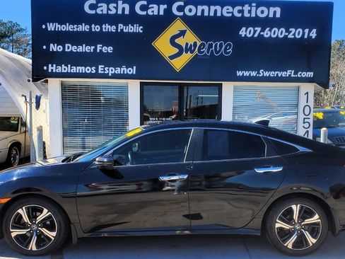 Used 2018 Honda Civic Touring image 9