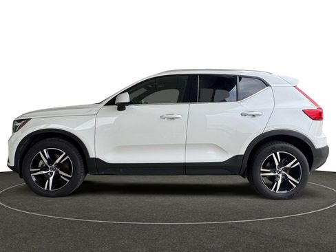 Used 2025 Volvo XC40 B5 Core image 2