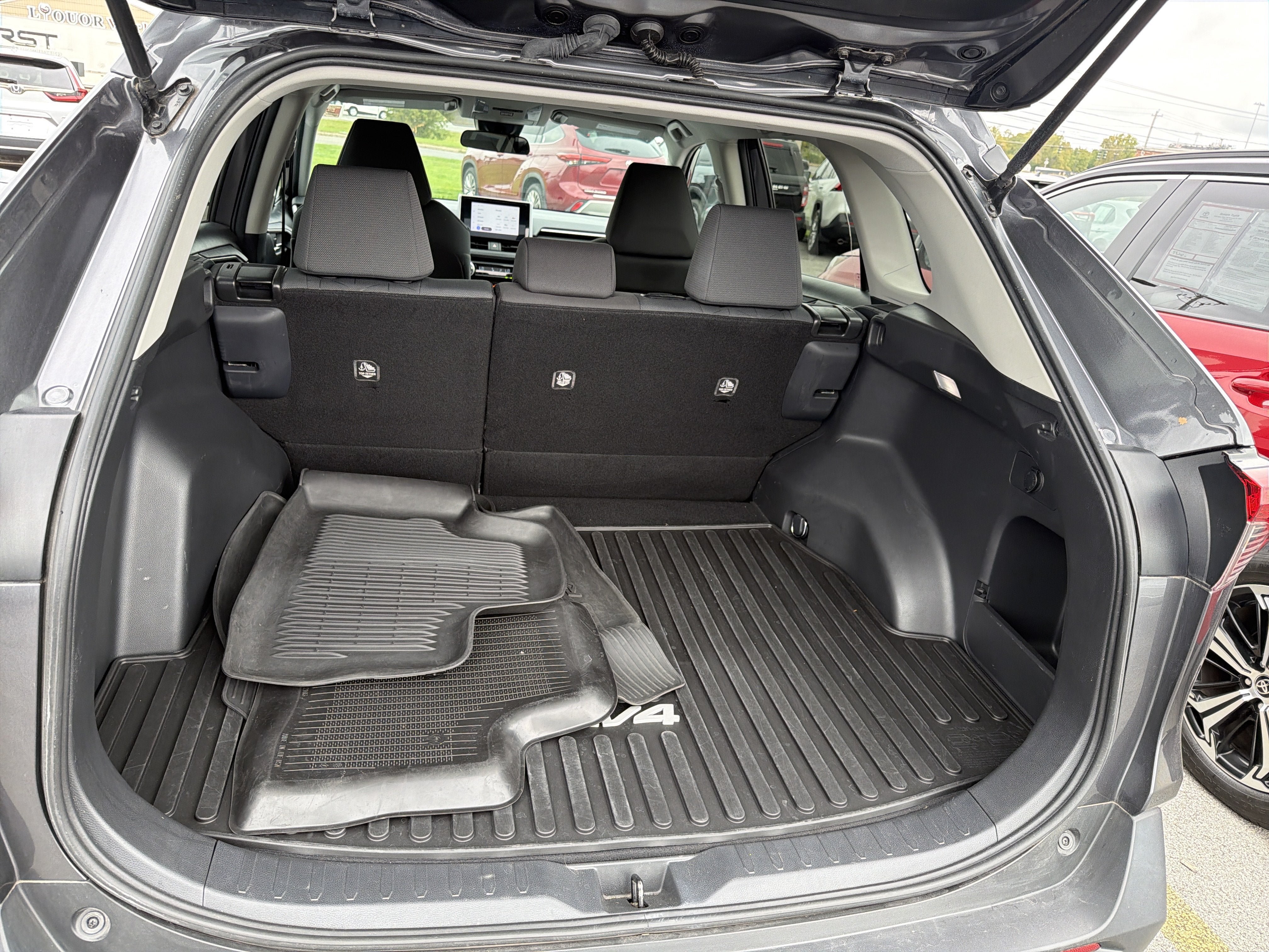 Used 2024 Toyota RAV4 XLE AWD/4WD image 25