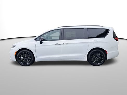 New 2026 Chrysler Pacifica Select w/ S Appearance Package image 2