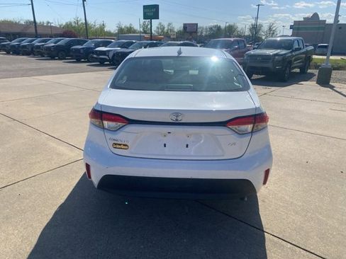 Used 2024 Toyota Corolla LE image 5