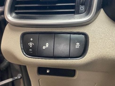 Used 2020 Kia Sorento S FWD image 22