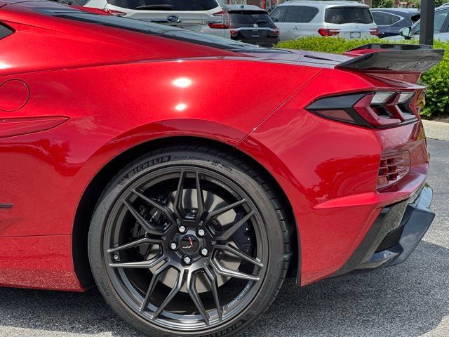 Used 2024 Chevrolet Corvette Z06 RWD image 12