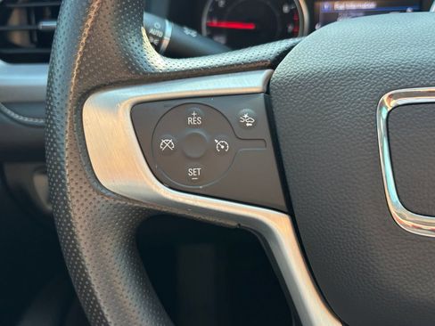 Used 2023 GMC Acadia SLE FWD image 18