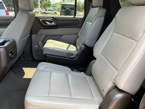 Used 2021 Chevrolet Suburban Z71 w/ Z71 Off-Road Package AWD/4WD image 16