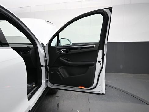 New 2025 Porsche Macan S image 16