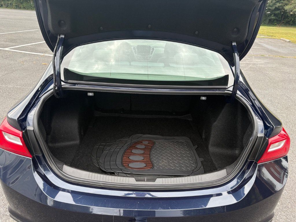 Used 2018 Chevrolet Malibu LT FWD image 24