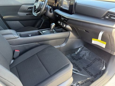 Used 2025 Nissan Kicks S image 11