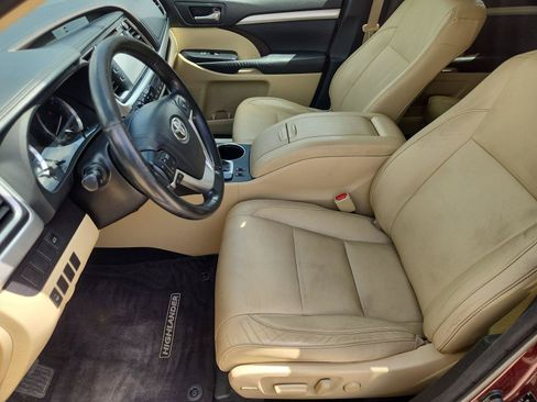 Used 2015 Toyota Highlander XLE AWD/4WD image 19