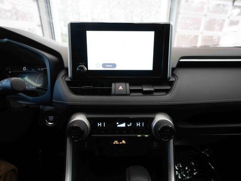 Used 2025 Toyota RAV4 XLE image 17