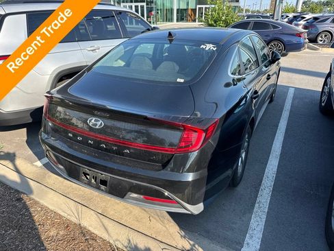Used 2022 Hyundai Sonata SE w/ Cargo Package FWD image 3