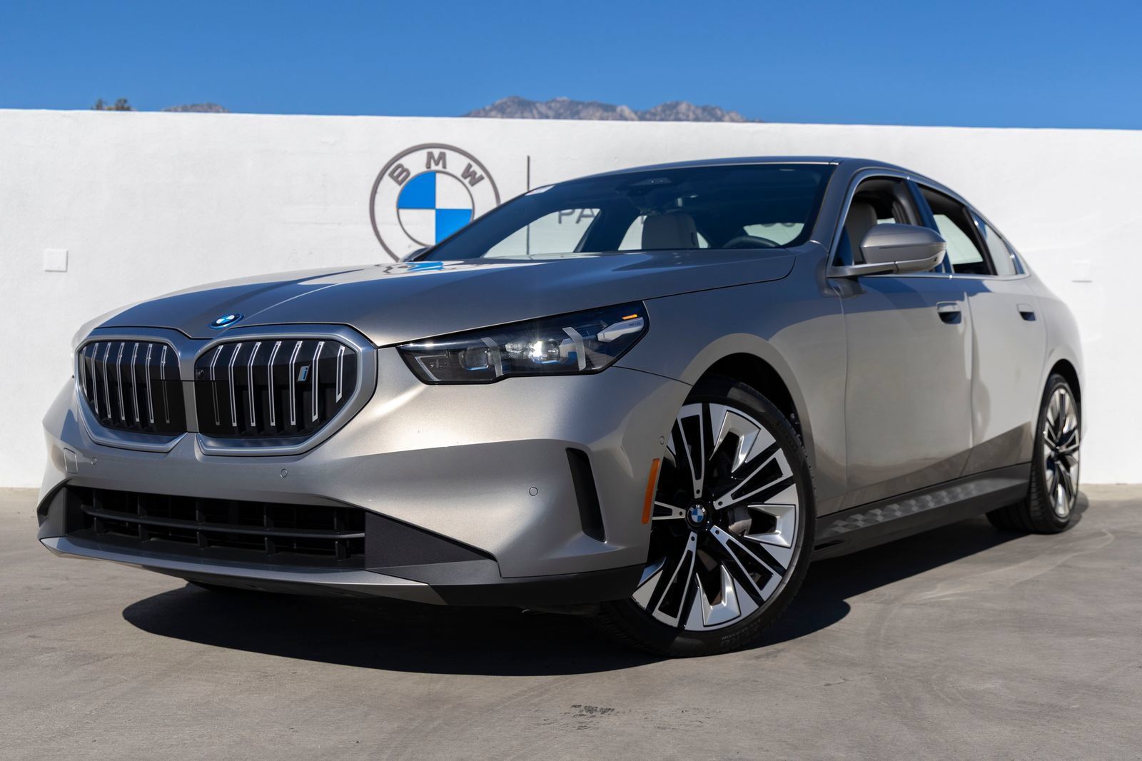 Certified 2025 BMW i5 eDrive40i w/ Premium Package RWD image 8