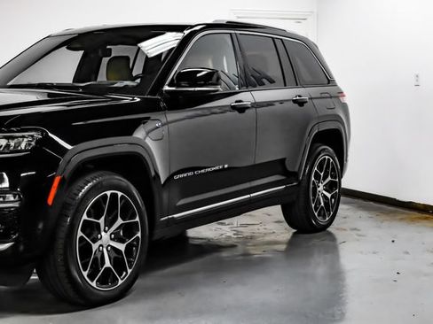 Used 2022 Jeep Grand Cherokee Summit AWD/4WD image 11