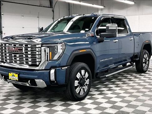 Used 2024 GMC Sierra 2500 Denali w/ Denali Reserve Package image 12