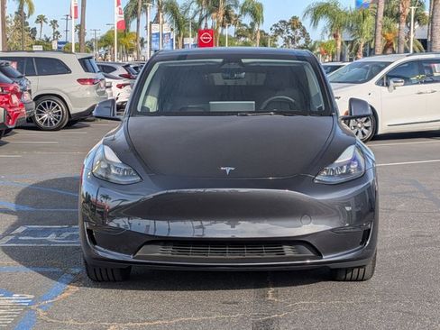 Used 2024 Tesla Model Y Long Range RWD image 2
