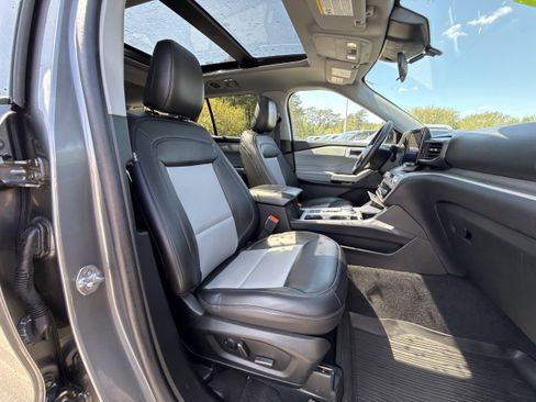 Used 2023 Ford Explorer XLT w/ Equipment Group 202A image 10