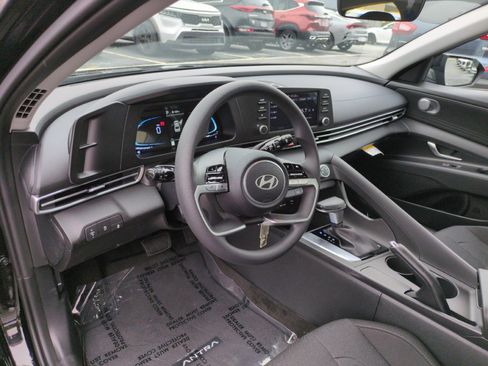 New 2026 Hyundai Elantra SE FWD image 18