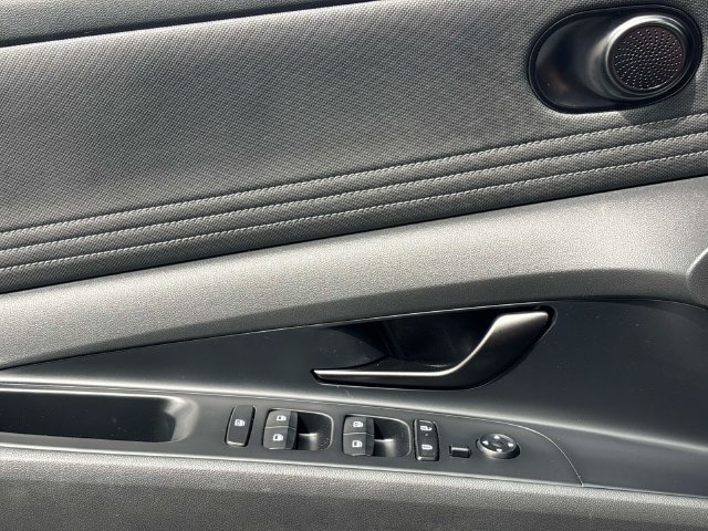Used 2025 Hyundai Elantra Sport FWD image 15