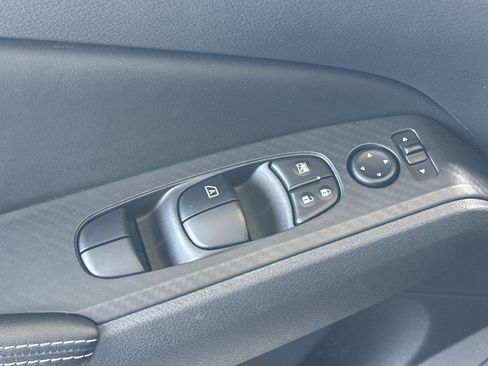 Used 2025 Nissan Altima 2.5 SV image 12