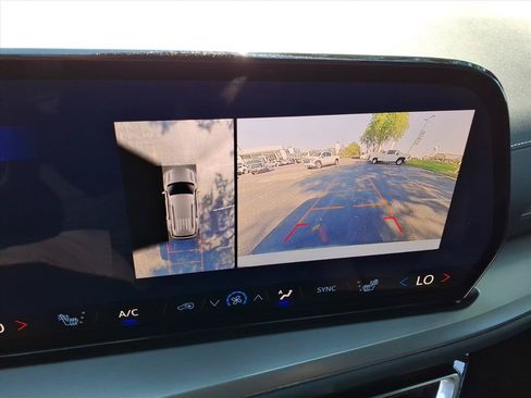Used 2026 Chevrolet Traverse LT w/ Driver Confidence Package FWD image 10
