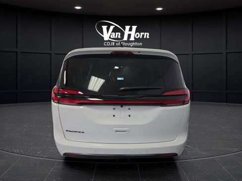 New 2026 Chrysler Pacifica Select image 15