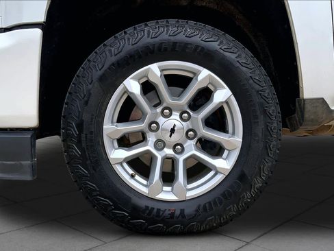 Used 2018 Chevrolet Silverado 1500 LT w/ Texas Edition image 11