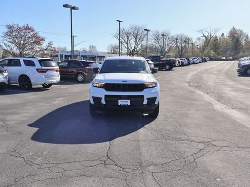 Used 2023 Jeep Grand Cherokee L Laredo AWD/4WD image 9