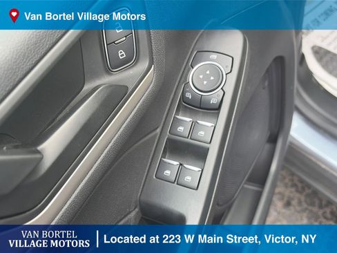 Used 2022 Ford Escape SE w/ Cold Weather Package image 10