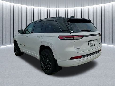 New 2026 Jeep Grand Cherokee Summit image 12