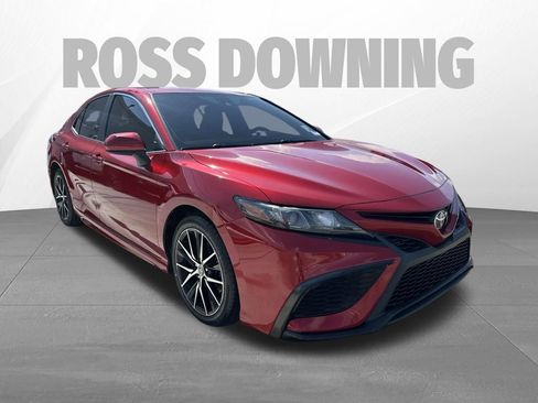 Used 2021 Toyota Camry SE FWD image 3