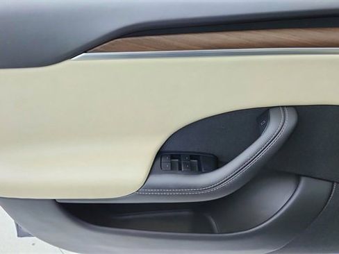 Used 2024 Tesla Model S Base image 33