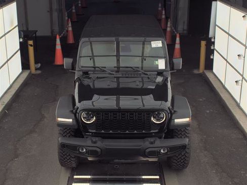 Used 2025 Jeep Wrangler Unlimited Sport AWD/4WD image 2