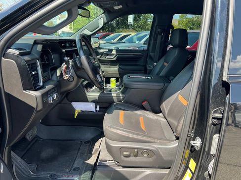 Used 2022 GMC Sierra 1500 AT4 w/ AT4 Preferred Package AWD/4WD image 2